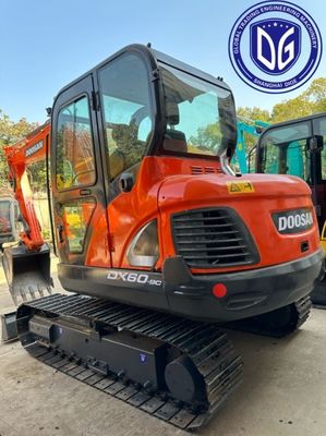 Usata Doosan DX60 piccola escavatrice da 6 tonnellate, nuovo modello, eccellente qualità, inventario sufficiente