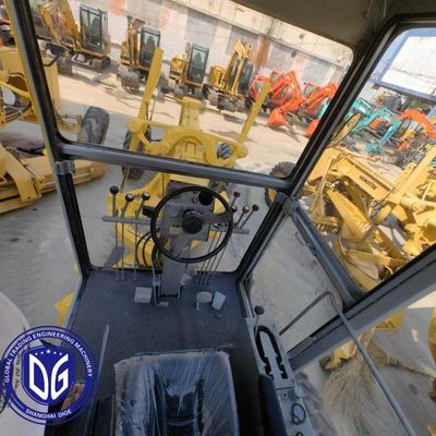 Grader GD511A di marca Komatsu in buone condizioni e funzionante.