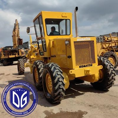 Grader GD511A di marca Komatsu in buone condizioni e funzionante.