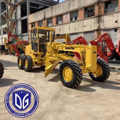 Grader GD511A di marca Komatsu in buone condizioni e funzionante.