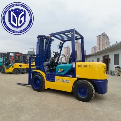 Komatsu 3 tonnellate carrello elevatore di forchetta altezza massima di scavo 5180 mm raggio massimo di scavo 5125 mm per il sollevamento di carichi pesanti e le operazioni