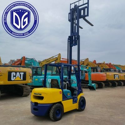 Komatsu 3 tonnellate carrello elevatore di forchetta altezza massima di scavo 5180 mm raggio massimo di scavo 5125 mm per il sollevamento di carichi pesanti e le operazioni