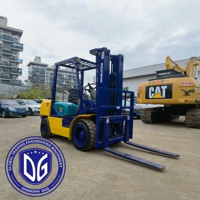 Komatsu 3 tonnellate carrello elevatore di forchetta altezza massima di scavo 5180 mm raggio massimo di scavo 5125 mm per il sollevamento di carichi pesanti e le operazioni
