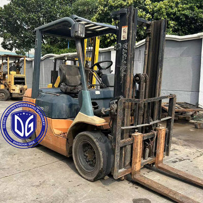 Camione elevatore Toyota originale da 2,5 tonnellate resistente e in buone condizioni a basso costo di manutenzione