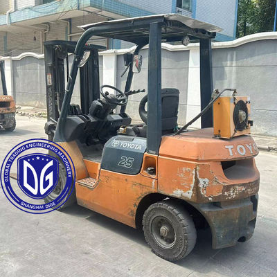Originale Toyota 2.5t carrello elevatore resistente e in buone condizioni ora disponibile