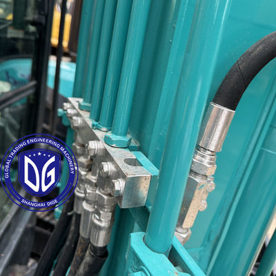 L'escavatore da 5,5 tonnellate Kobelco SK55 è stato usato con cura, nuovo al 90% e in buone condizioni.