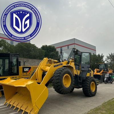Versatile caricatore idraulico Komatsu Wa320 per una movimentazione rapida e facile dei materiali