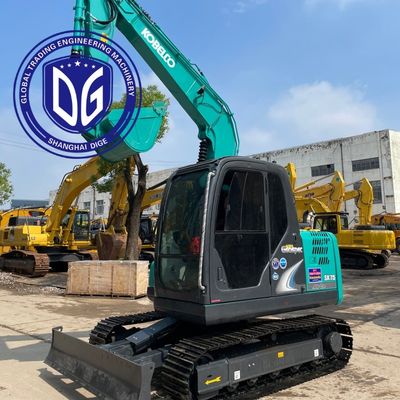 Escavatore cingolato compatto Kobelco SK75 usato